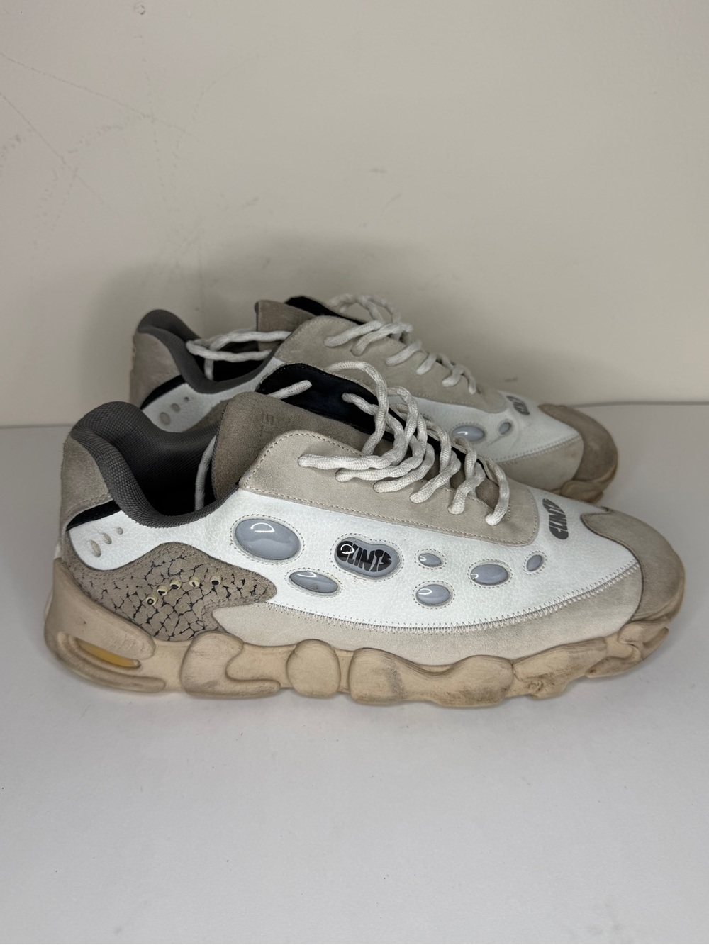 Clints Shoes Gray Beige Low Top Casual Sneakers Men’s Size 12 Suede Leather